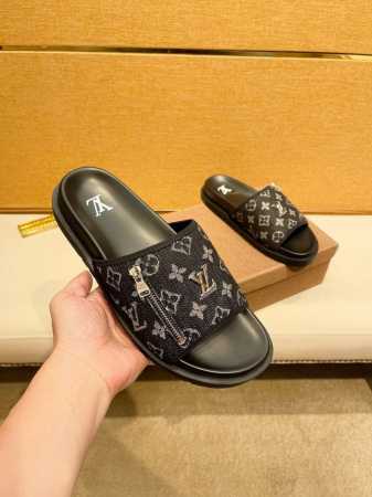工厂P价 。 Louis V*路易威登高端精品 奢品拖鞋，1:1高端品质，休闲阳光宽松舒适型，最高版本高品质精品，经夏季必入哦！38-44 - 点击图像关闭