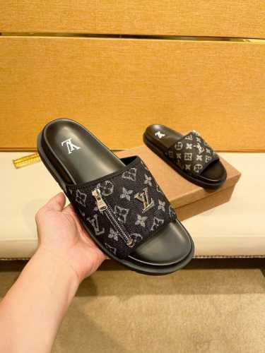 工厂P价 。 Louis V*路易威登高端精品 奢品拖鞋，1:1高端品质，休闲阳光宽松舒适型，最高版本高品质精品，经夏季必入哦！38-44