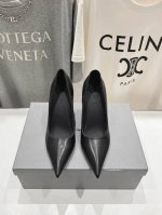 高版本出厂 Balenciag*巴黎世家2025Ss春秋新款高跟鞋单鞋 非常舒服的高跟鞋，极简设计理念，版型显瘦好穿颜值与实用性并存 鞋面：进口胎牛皮 内里：进