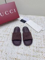 出厂 高版本 Gucci 夏季最新款凉鞋，拖鞋，沙滩鞋 百搭M多裙子 裤子，网红搭配不同颜色袜子穿也超级洋气 Gucci原版牛皮面 双G~Logo Tpu防滑大