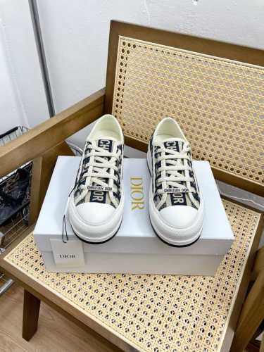Dior 2024迪奥Walk‘n系列 厚底流须帆布鞋 休闲运动鞋这款 Walk’n‘Dior 厚底运动鞋是一款时尚单品，提升该系列的格调。Oblique 印花