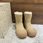 小爆款主推谁说雪地靴就一定是臃肿不堪的呢？这么好看的设计你见过吗？，保暖的同时一样可以时尚啊增高保暖休闲运动百搭的一款！！！ 不爱受束缚的你被冬天困住了吗 在漫