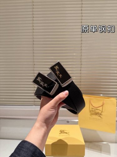 钢扣 高版本！腰带巴宝莉牛皮皮带～热门款 男女通用皮带里面最火的版本啦～质量很好 全套包装！五金绝对不褪色 皮带头和专柜一样的哦～ 配礼盒手提袋发票