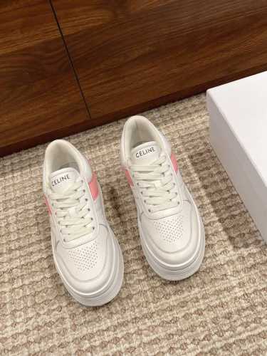出厂价 Celine 思琳春夏季新款板鞋厚底鞋饼干鞋小白鞋 原版打造 所有材质完全对版！ 标志性 Triomphe 图案、正面系带、圆头、鞋舌垫脚饰有标志 上脚