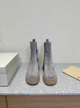 中靴 Brunello Cucineli ss24 new arrival 秋冬新款 弹力一脚蹬 中筒靴 上脚帅气舒适 秋冬一定要有一双Bc的战靴 BC家的品牌 - 点击图像关闭