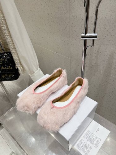代购级别 Maison Margiela 玛吉拉MM6家tabi分趾鞋毛毛鞋2024独家新品最高版本买手代购1:1完美复刻 分趾单鞋 原版开模双层真皮鞋底 原版
