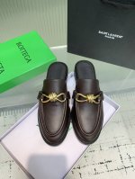 Bottega Venetabv结绳配饰乐福拖鞋 上脚轻松又时髦 穿上它 百搭又时髦 轻松穿出高级感 每一步都走出你的时尚新节奏 鞋面材质选用同原版的小牛皮材质