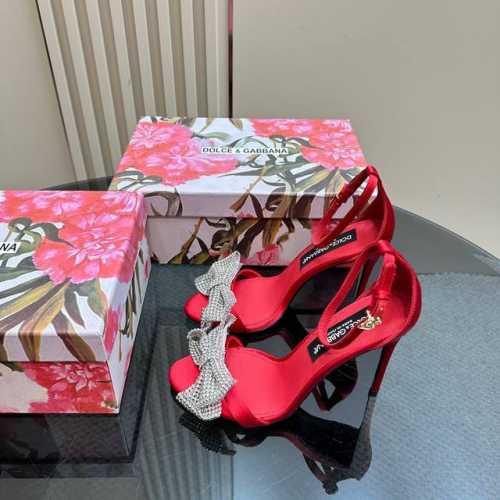 Dolce & Gabbana 25Ss 系带高跟凉鞋 鞋面:真丝 内里：羊皮 垫脚:羊皮 鞋跟金色徽标牌 跟高:11Cm 码数：35-40 40定做
