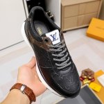 路易威登 LV 秋冬款全鞋专柜 头层牛皮，皮内里休闲鞋男鞋 ，超柔软大底，开车必备 专柜同步 原版头层牛皮 完全1:1 开模定制顶级版 ，2色可选！数码：38-