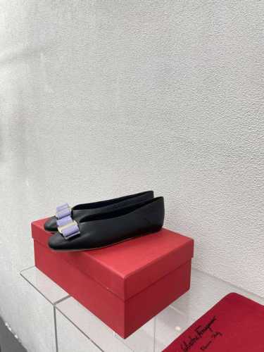 奶奶鞋 小羊皮 舒适 拼色 平底蝴蝶结 经典五金扣件 鎏金工艺 Ferragamo 黑紫24 菲拉格慕 平底鞋拖鞋 今期高频曝光 人对Fam刮目相看加上各路明星
