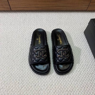 chan*L菱格双C链条拖鞋 经典菱格链条元素设计 浓浓的中古典雅气息 鞋面定制进口小羊皮 原版大底 码数 35-41 40 41定制不退换 批