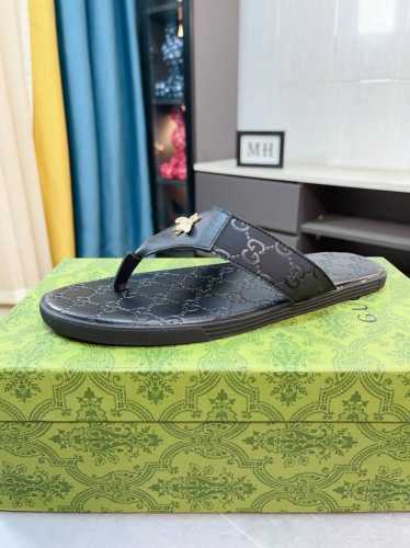 出厂价P Gucci-古奇 新品男士拖鞋，高端精品，牛皮材质，鞋面精致压花Logo装饰，精细做工，鞋底超软，休闲宽松舒适型，夏季必入哦！ Size：38-45
