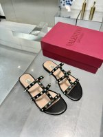 工厂p皮底 橡胶底 华伦天奴新款新品 经典 小铆钉五金配件工艺衬托出满满的高级感，新一季不负期待！ 值得入手★绝对的上档次原版1：I制作， 经典独特优雅风格 创