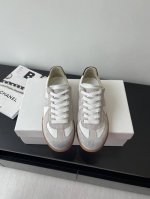 maisonmargiela Mm6 马吉拉 经典德训鞋 休闲运动鞋 情侣款 鬼才设计师品牌一个轻奢品牌 这一款德国训练鞋延续了经典的T形真皮拼接设计 经过设计