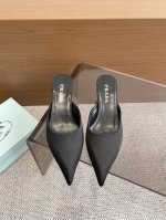 PRADA普拉达 2025ss新品T台秀场穆勒鞋 真丝尖头系列 顶级版本 prada25“T台秀款”,主推热卖款式，真丝材质搭配TPU穆勒系列春夏单鞋凉鞋系列