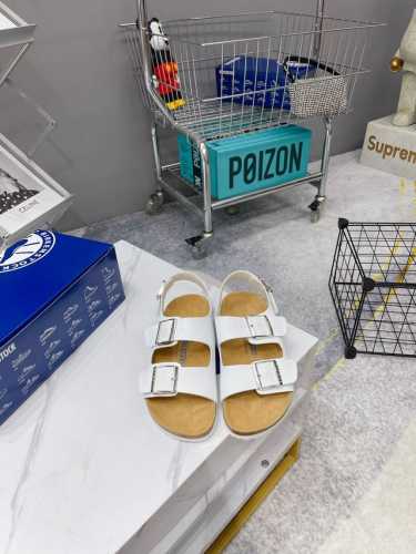 出厂230男女情侣款 35--46码 Birkenstock 勃肯 真软木潮流时尚春秋休闲拖鞋 ，人体工程学设计符合脚形的脚床，真软木材质穿着超级轻便舒适，还有