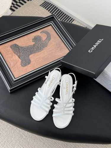 P360 Chanel Vintage中古系列凉鞋 简约而不简单的款，上脚特别显脚细。 鞋面定制面，内里垫脚羊皮，真皮大底。 跟高5 Size:35-39 其它