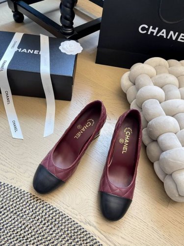 Chanel 24B新款粗跟单鞋！ 全系列出货 顶级版本！放心推~ 鞋面：内里羊皮 真皮大底 原版开模1：1后跟！ 跟高7Cm 码数：35-41 定制不退