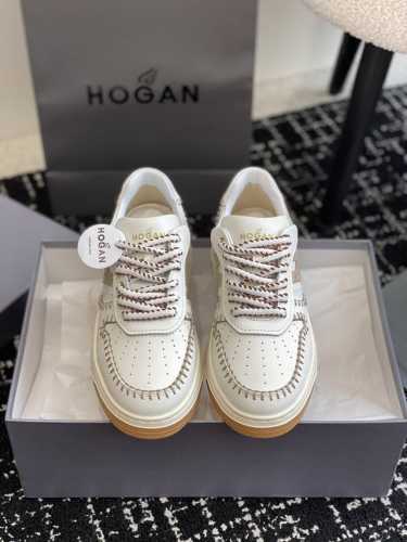 代购级440 仅女款 Hogan 霍根L 24Cnew Arrival～ 春夏新款情侣板鞋饼干 小白鞋 专柜全套包装 多现货。 这款精选板鞋饼干鞋，专柜新款 断