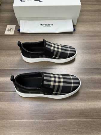 burberry 巴宝莉 原单 -鞋面：进口品牌图腾布匹、后跟品牌织带装饰 -内里：水染牛皮 -大底：超轻橡胶; 双色成型大底 -超高品控 做工精细：凸显 高端 - 点击图像关闭