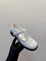 Miumiu 24ss 秋冬季新款，英伦风乐福鞋，玛丽珍小皮鞋，文艺范满满的，镂空更具有设计感，巨舒服滴 牛皮开边珠面料，羊皮内里垫脚，原版TPU鞋底，3cm鞋