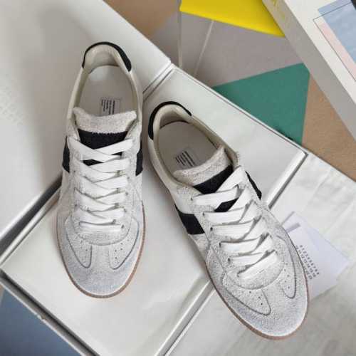 顶级版本：情侣款 MaisonMargiela MM6 马吉拉 情侣款 德训鞋 休闲 运动鞋原版购入开发 做货 鬼才设计师品牌，一个轻奢品牌 这一款德国训练鞋延