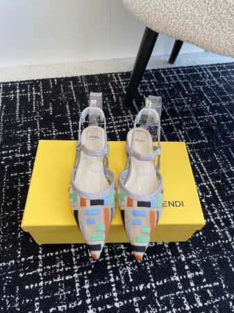 代购级 Fendi 24ss 芬迪系列 双FF 尖头 高跟 凉鞋 每年必备FF拖今年还加了新的系列，美到无法言喻 绝好的穿着舒适感可是经典必备，各种风格搭配都H - 点击图像关闭