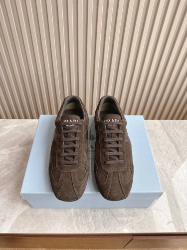 出厂 顶级版本 25Ss新款Prada，情侣休闲鞋，原版1比1开发，面料高丝光牛猄配进口牛皮，内里丝绸羊皮，大底橡胶，上脚舒适柔软 码数：女码35-40 40订