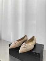 CHANE*L 小香25ss新款 爱心logo单鞋小清新风带点贵气的感觉，上脚非常完美，穿搭配上此鞋，优雅大方。整个系列都充满了令人兴奋和意外的元素结合，不同的
