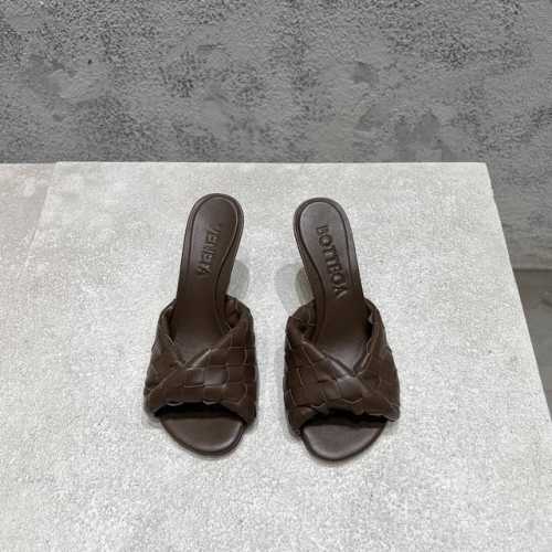 bottega Venet* 最新最经典猫跟凉鞋！扭结编织饰带 Ins&小红书巨多网红明星上身！上脚超性感！真的太美了！这款编织的鞋面超有高级感！高级穿着又仙女