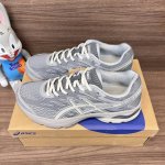 顶级版本Asics Gel-Flux 4 舒适运动鞋 织物合成革减震防滑耐磨透气低帮 深灰 货号: 1011A6 31 包装:全套得物配件毒盒配纯棉袜子一副。