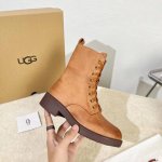 UGG羊毛系带女短靴 专柜最新款，官网还为更新， 休闲时尚百搭短靴。 面料 ：黑色打腊牛皮. 棕色防水磨砂 黑色磨砂 内里 ：纯澳洲进口皮毛一体百分之百的全羊毛