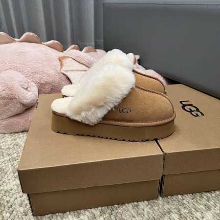 橙子出厂价 厚底 皮毛一体 官网对版厚底大底 半拖款 ～～UGG 周冬雨同款 厚底包头毛半拖雪地靴毛毛鞋 寒冬刷星“暖潮风” UGG改头换面刮起雪地里的时尚感。 - 点击图像关闭
