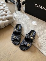 Chanel 魔术贴凉鞋新色系列！经典中的经典 这款不用过多介绍了每年夏天都非常火~ 闭眼入就对了对版对标版本！ 内里编码专柜一致面料羊皮 发泡大底！码数:34
