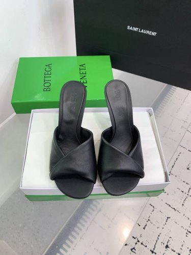 Bottega Venetabv Blink系列高跟凉拖鞋 Ins 小红书巨多网红明星上身 真的太美了高级穿着又仙女 简约时髦又有设计感而且非常非常好穿 特别是