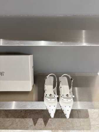 odtd爆款小金球网纱系列单鞋 简约轮廓设计 阐述自然与时髦的美妙融合 独特的光泽感以及球型金属装饰 与柔软的皮质形成独特设计 人手必备 鞋面定制网纱 意大利原 - 点击图像关闭