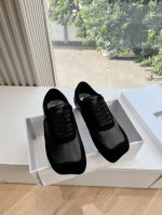 出厂 顶级版本 MaisonMargiela MM6德训休闲鞋鬼才设计师品牌，一个轻奢品牌上脚很百搭哦，也很随脚舒适，这一款德国训练鞋延续了经典的T形真皮拼接设