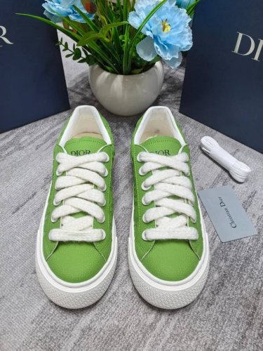橙子出厂价p dior 迪奥 B33运动鞋 滑板鞋 低帮休闲鞋板鞋 情侣款 采用迪奥灰牛皮革精心制作 侧面饰以同色调 Cd Diamond 图案帆布镶片 cd