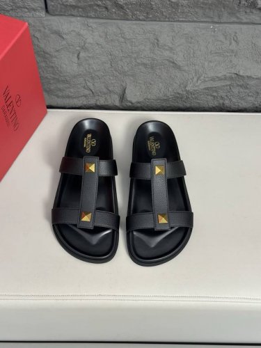 Valentino 新款华伦拖鞋 面料牛皮 耐磨防滑橡胶大底 时尚大气 码数 39-44 38 45 46 订做