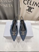 高版本出厂 Celine 赛琳25Ss 早春最美黑银尖头小猫跟高跟鞋～ 思琳标志性的五金扣高级优雅 上脚显瘦得来超有气质～百搭日常着用都是一绝的单品！5Cm的小