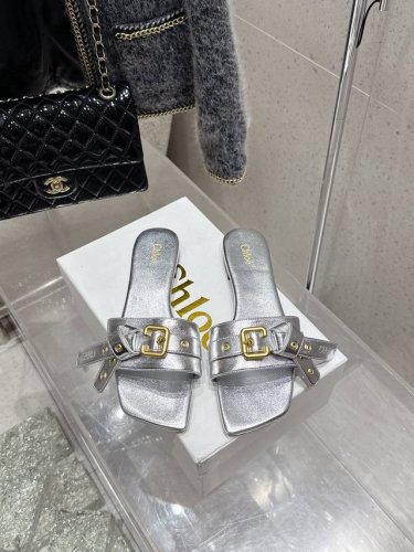 chloe 克洛伊 25春夏新款绝美蝴蝶结扣带方头平底拖鞋！时尚界久违的极简之美 经典时尚配色 毫不费力的优雅风来袭 时髦 精致 绝美 ！ 时尚气质简约新款日常