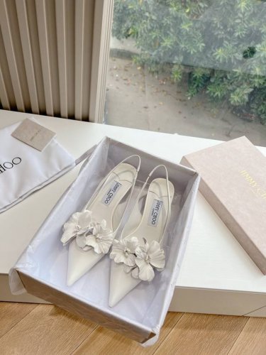 G887Jimmycho*吉米周早春爆品 顶版 尖头花朵高跟鞋 这也太仙了叭 像艺术品一样美到窒息的花朵 很生动形象 很温柔很仙女 仿佛能闻到花的香气时尚的仙女