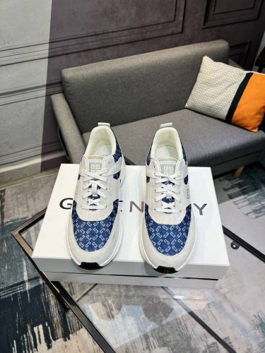 G I V E N C H Y 纪梵希新款 专柜同步 人手一双 不容错过 专柜买版 完全1:1 开模定制顶级版本 原版展示提供对比 让大货做到和原版0区别 实物