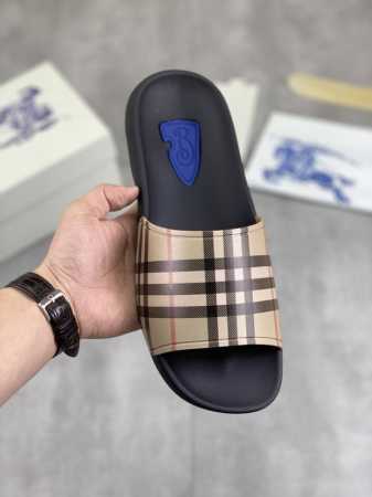 工厂P价P 实价 顶级版本 Burberry 巴宝莉拖鞋新款上市完美做工！完美造型顶级品质防滑耐磨的高端橡胶大底百搭舒服鞋，标准尺码：39-46 6款色可选 顶 - 点击图像关闭