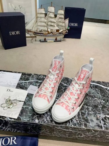 冲量价: 男+10 dior 迪奥 顶级版本情侣款 鞋面 采用独家定制原版磨砂珍珠闪pvc半透明胶片拼接迪奥品牌专用Logo面料十电绣Logo 大底 独家私模与