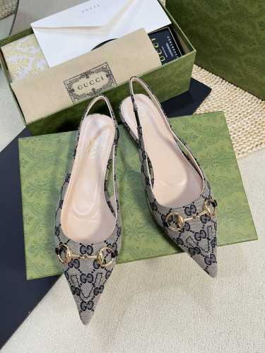 Gucci 24Ss春夏新款 G家尖头马衔扣V型系列 经典再现 简约设计高雅品质 鞋面以羊皮双G布材料匠心打造 鞋面缀饰亮眼的经典马衔扣 后带着釆用松紧带设计