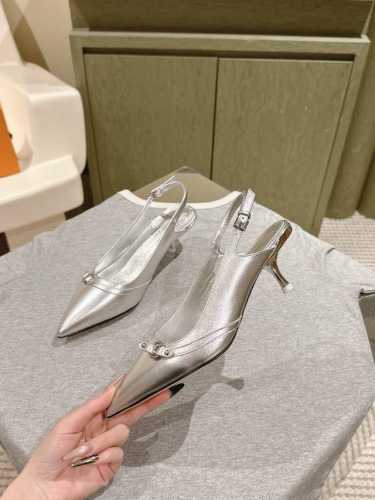 路易威登 225 LV Cruise女鞋 早春新款绝美尖头小跟鞋这一季太让人惊喜了，时尚界久违的极简之美，多巴胺配色毫不费力的优雅风来袭时髦精致绝美穿上就是仙飘