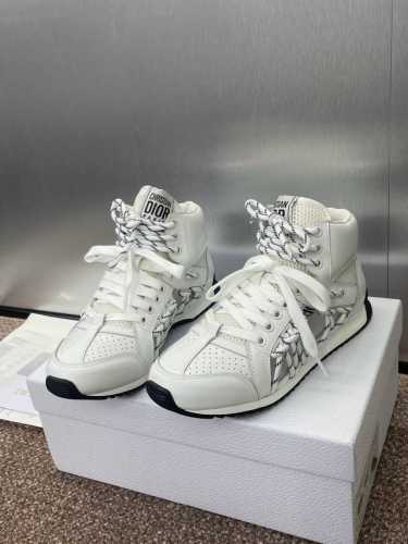 工厂p价p Dior 迪奥 2025春夏新款 First摩登高帮运动鞋 明星同款厚底系带休闲跑鞋 Cd字母Logo镂空拼色老爹鞋 材质:鞋面进口定制小牛皮 环保