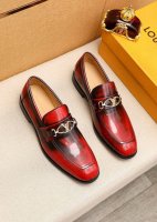 商品商标 Louis Vuitton 路易威登 休闲皮鞋 正码码数: 38-44 45.46.47订制 商品材料 精选 进口头层开边珠牛皮鞋面+奢华五金扣 进口