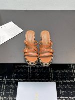 Dior迪奥D家2025Ss春夏新款仙女风坡跟厚底拖鞋 1:1原版复刻 市面上最高版本 各路时尚博主刷爆小红书！超时髦又充满高级感的单品！轻松打造造高端Look